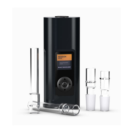 Schwarzer Solo 3 Vaporizer mit komplettem Zubehörset: Aromarohre, Netzteil, Filter, Silikonkappen und Transportrohre