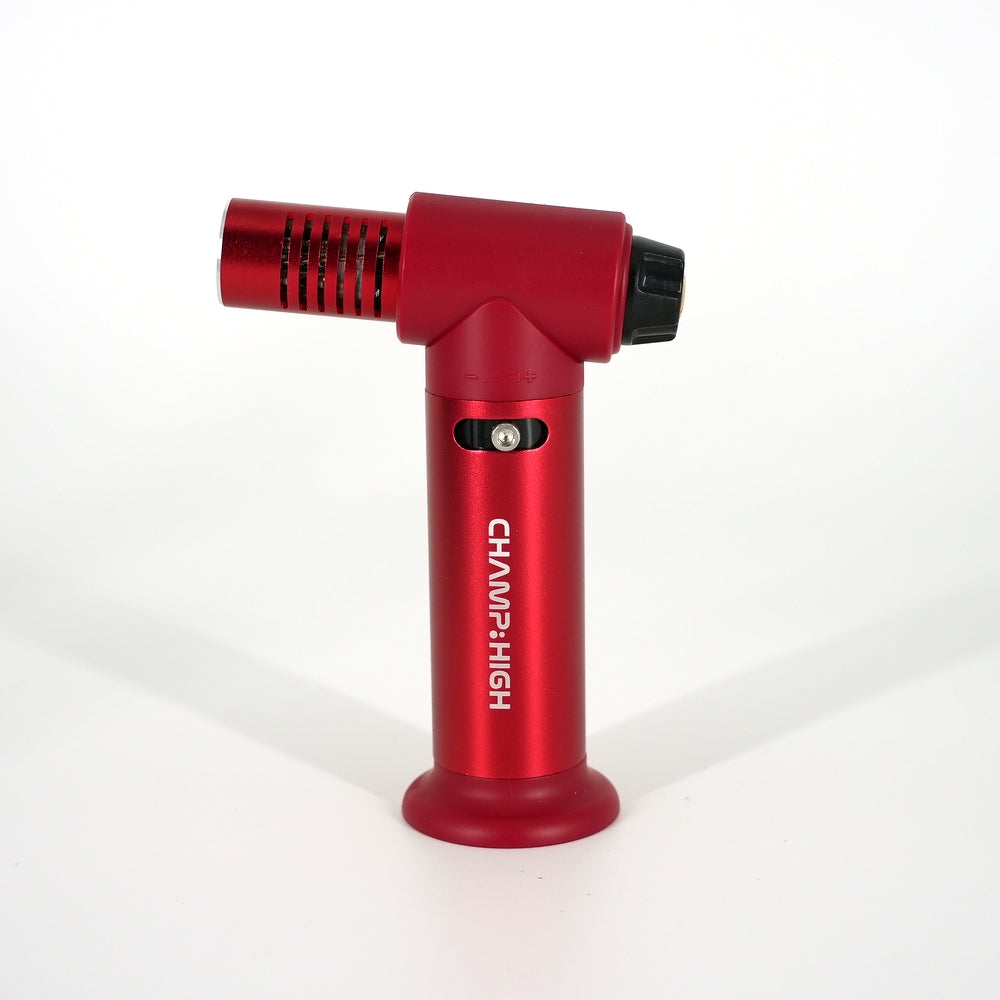 Der CHAMP HIGH 4 Blue Flames Table Lighter in Rot mit vierfacher Jet-Flamme