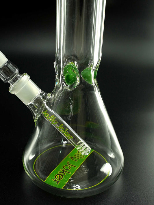 Das innovative Erlkick-System der Dioptas von Jelly Joker erlaubt ein Schräghalten der Bong, ohne sich den Daumen zu beschmutzen