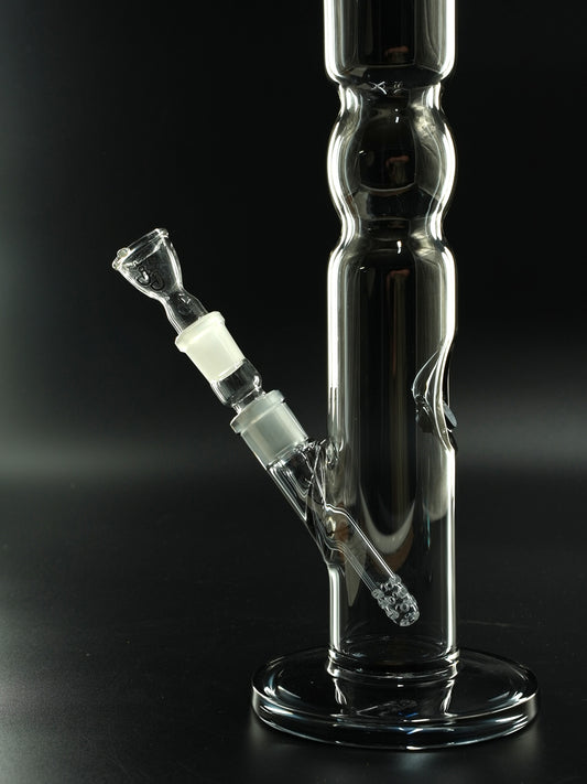 Das 12,5 cm lange Chillum mit Lochdiffusor sorgt bei der High5 Smoke für weiche, gefilterte Züge – ideal für intensiven Genuss