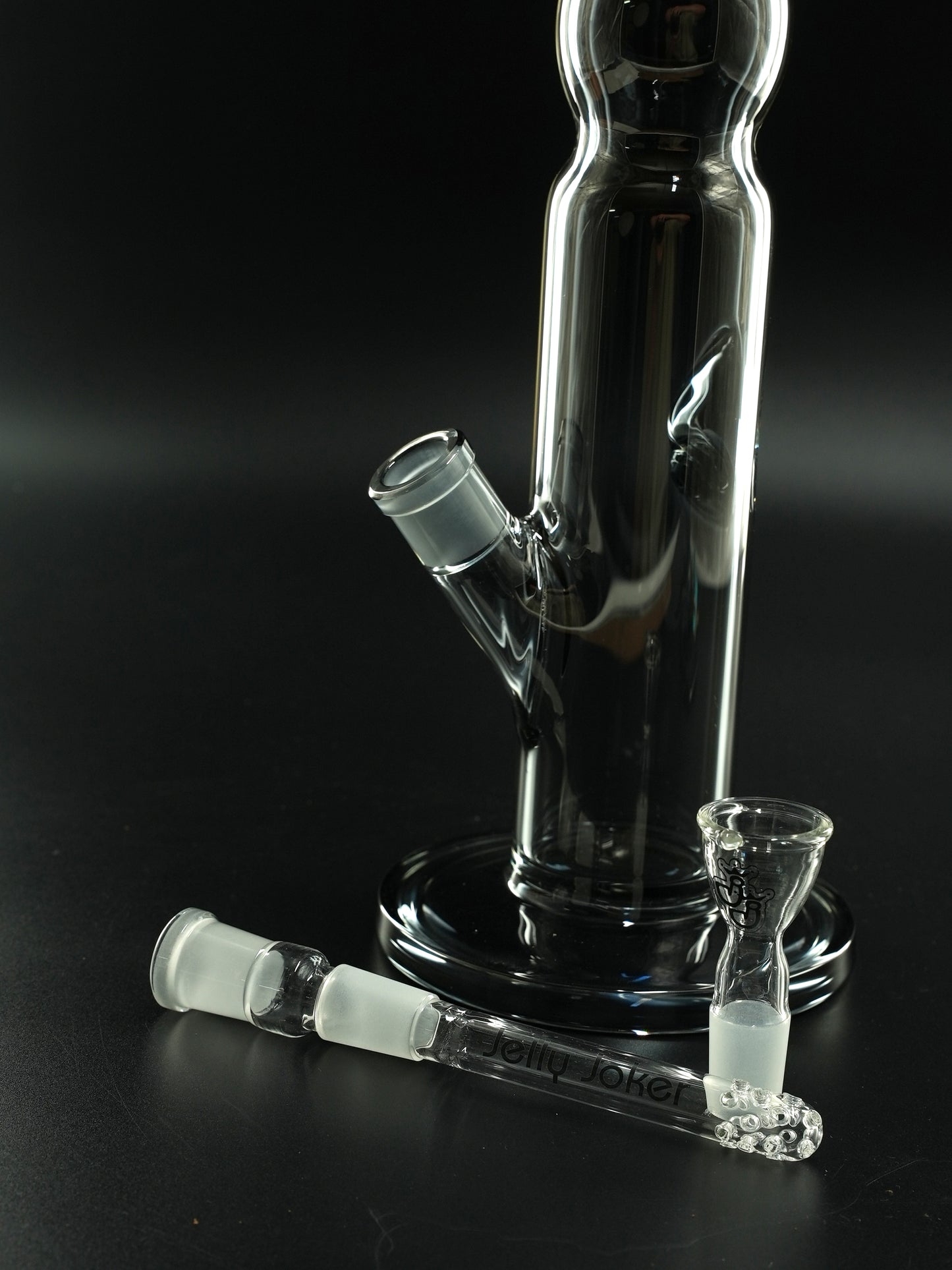 Das 12,5 cm lange Chillum mit Lochdiffusor sorgt bei der High5 Smoke für weiche, gefilterte Züge – ideal für intensiven Genuss.