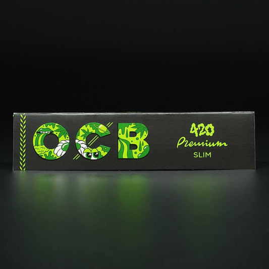 OCB Premium Black King Size Slim – Limited 420 Edition by Venya Son.
Stylisches OCB-Heft im schwarzen 420-Design von Venya Son mit goldenen Akzenten.