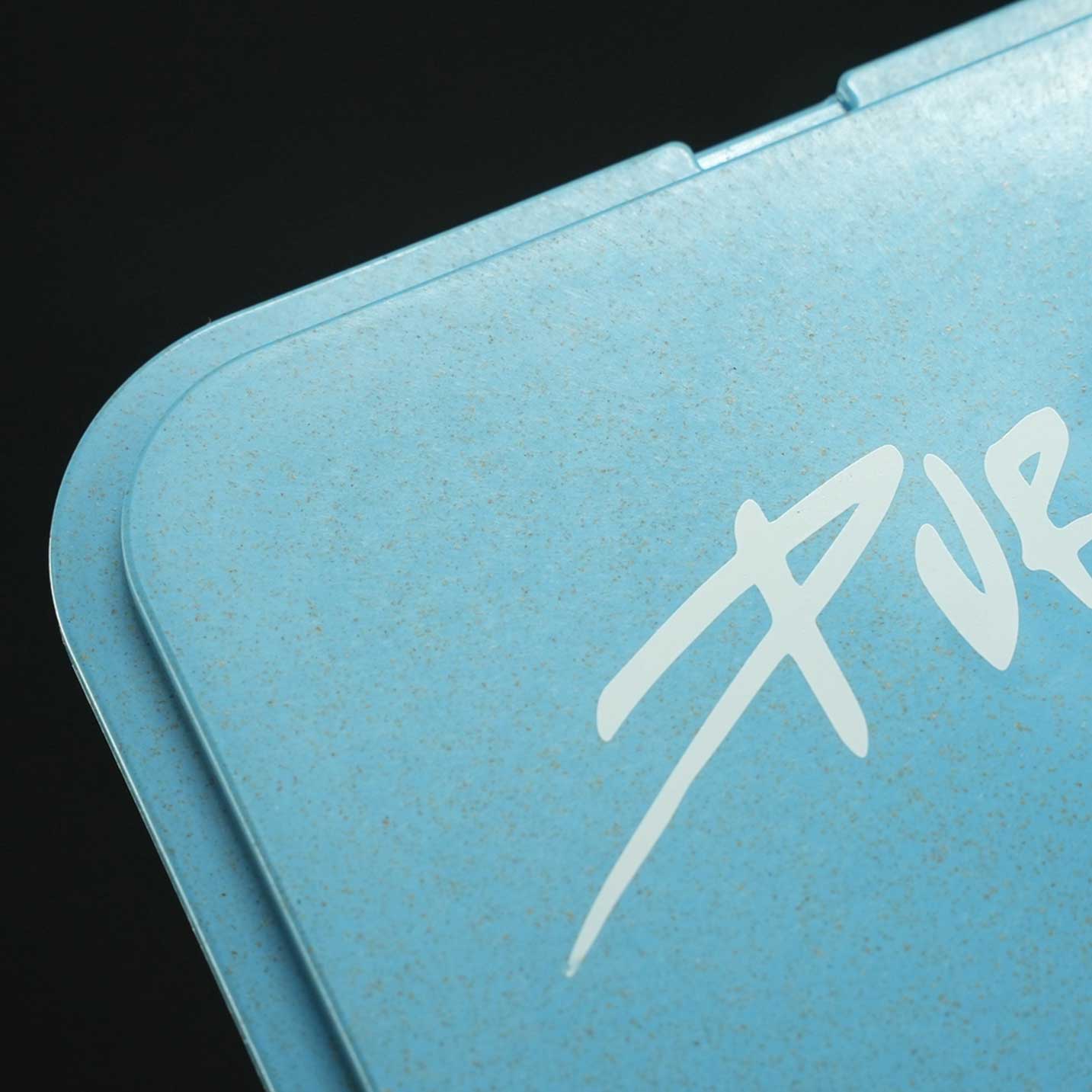 PURIZE Plant-Fiber-Composite Kit Blau, Detailbild des pflanzlichen Faserverbund-Materials.