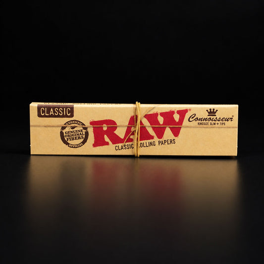 RAW® Connoisseur King Size Slim – einzelnes Heft mit ungebleichten Blättchen, Tips und Gummibandverschluss