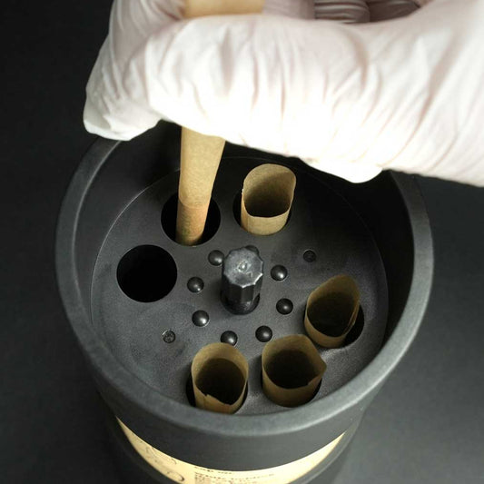 RAW Cone Filler Six Shooter, robuste Bauweise zum gleichzeitigen Befüllen von 1 bis 6 Cones, 1¼ oder King Size.