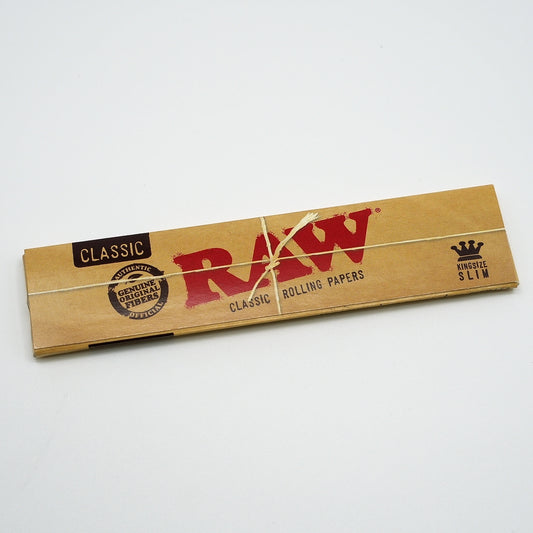 RAW® Classic King Size Slim – einzelnes Heft mit 32 ungebleichten Blättchen und natürlicher Gummierung
