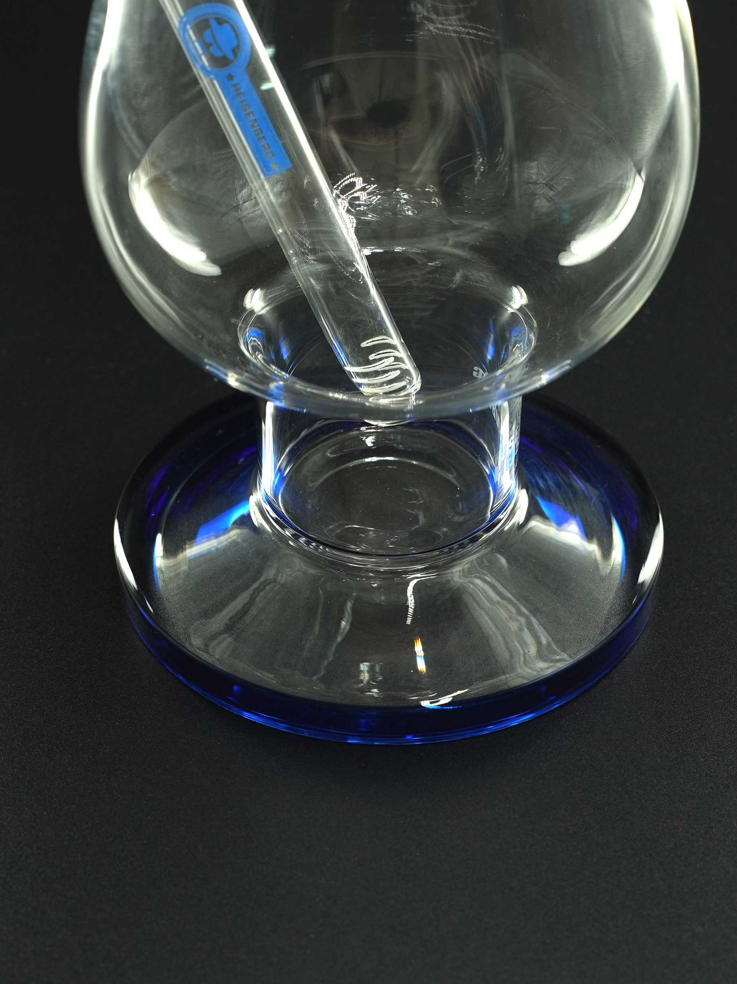 Der große Rundfuß mit 12 cm Durchmesser sorgt bei der Heisenberg Big Mama 3.0 Bong für maximale Standfestigkeit