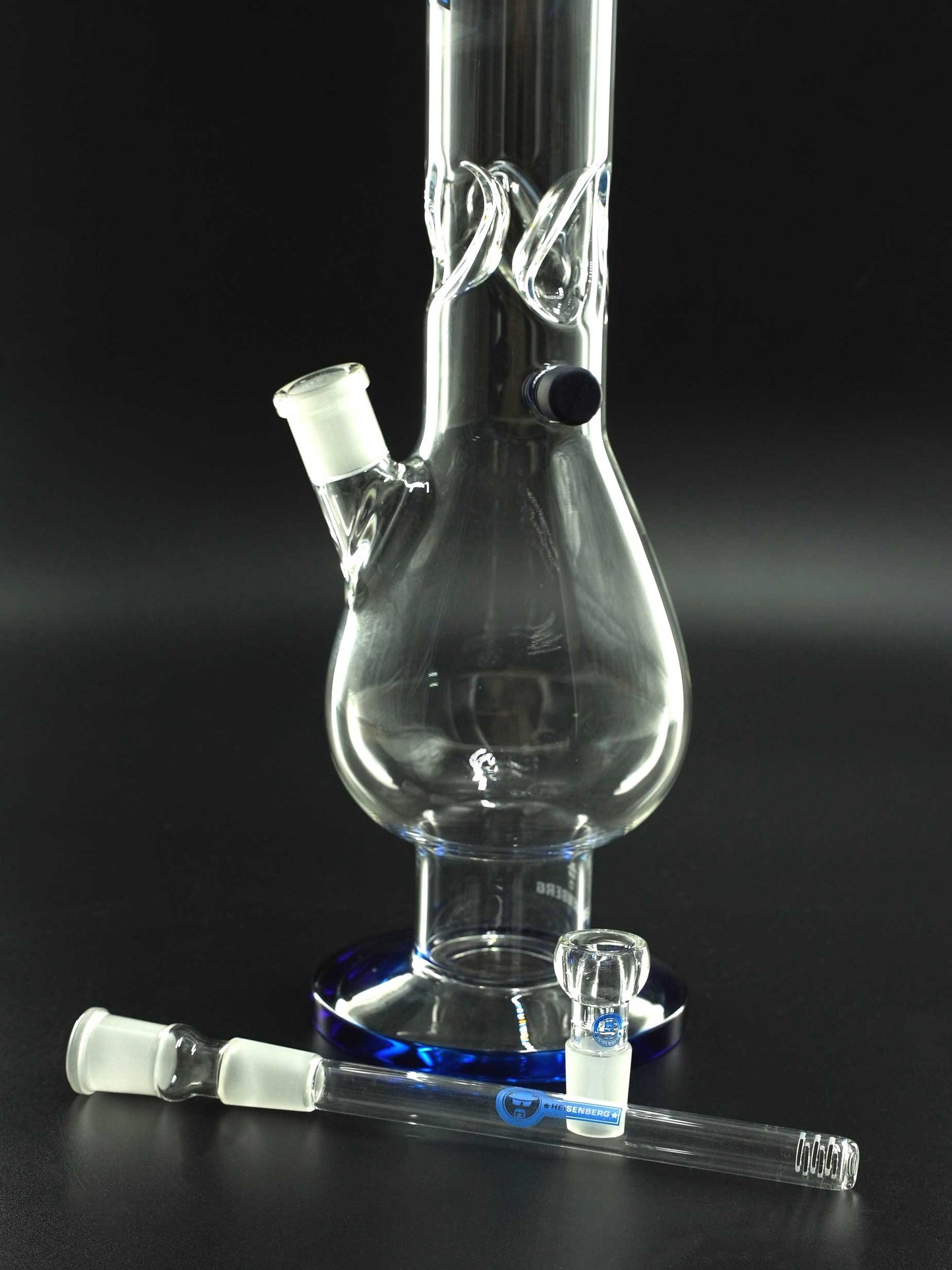 Im Set enthalten: Heisenberg Big Mama 3.0 Bong, Kupplung mit Schlitzloch-Diffusor und 18.8 mm Standardkopf mit dickem Rand