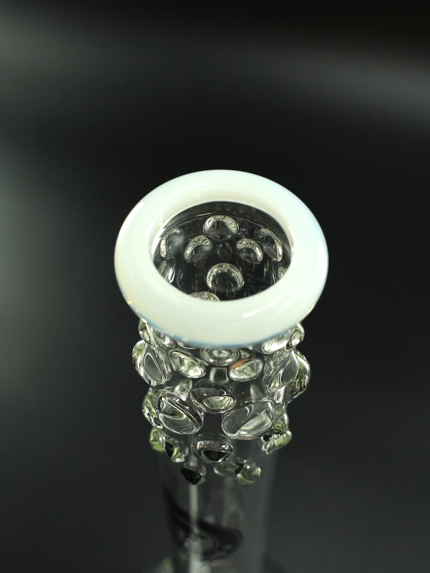 Die Heisenberg Little Bitch vereint kompaktes Format mit starkem Durchzug – ca. 40 cm hoch, 40 mm Rohrdurchmesser und klassischem Kickloch