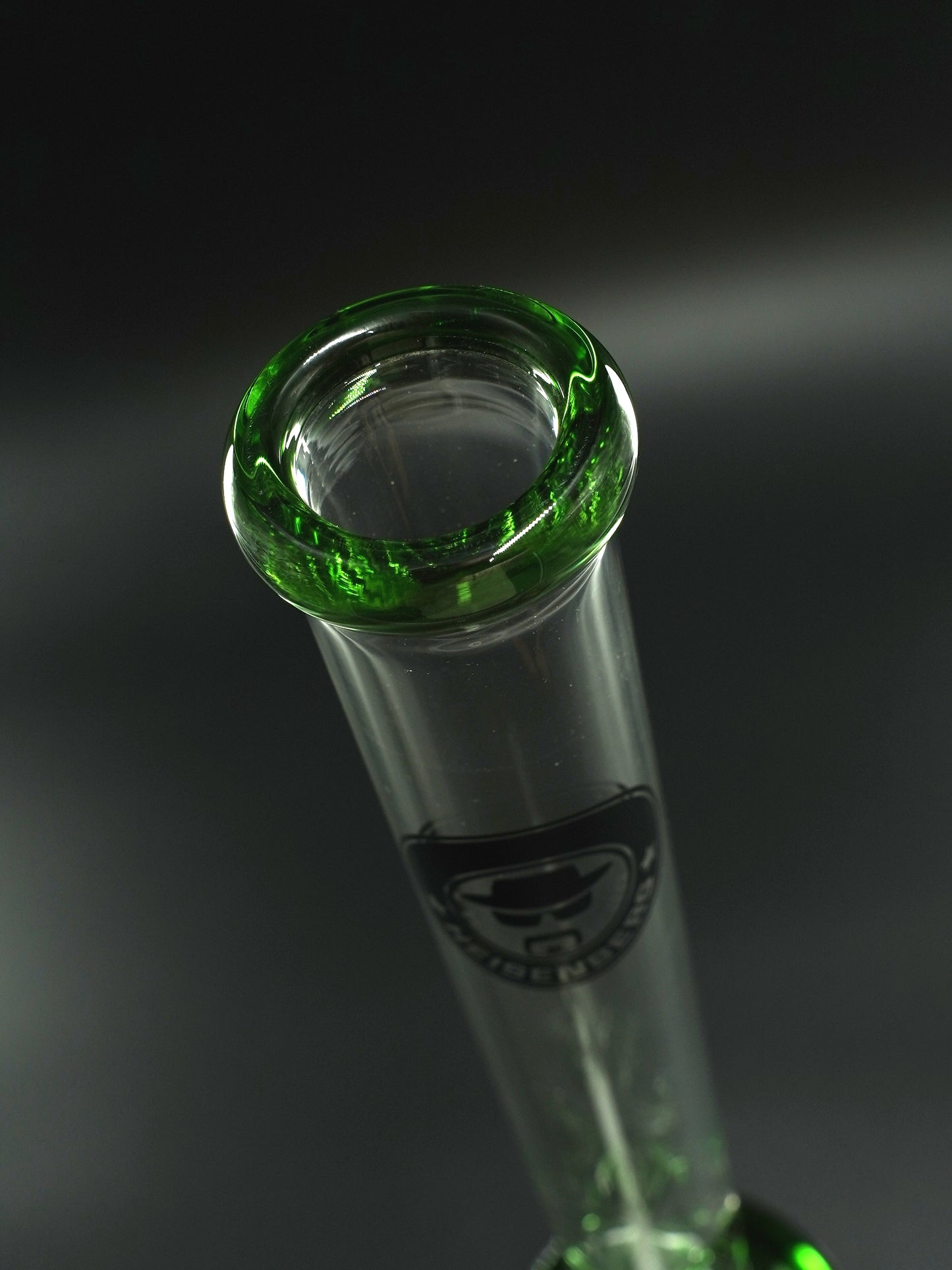 Das rund geschliffene, grün getönte Mundstück der Heisenberg 50-7 Green Bong sorgt für angenehmen Zug und visuelle Tiefe