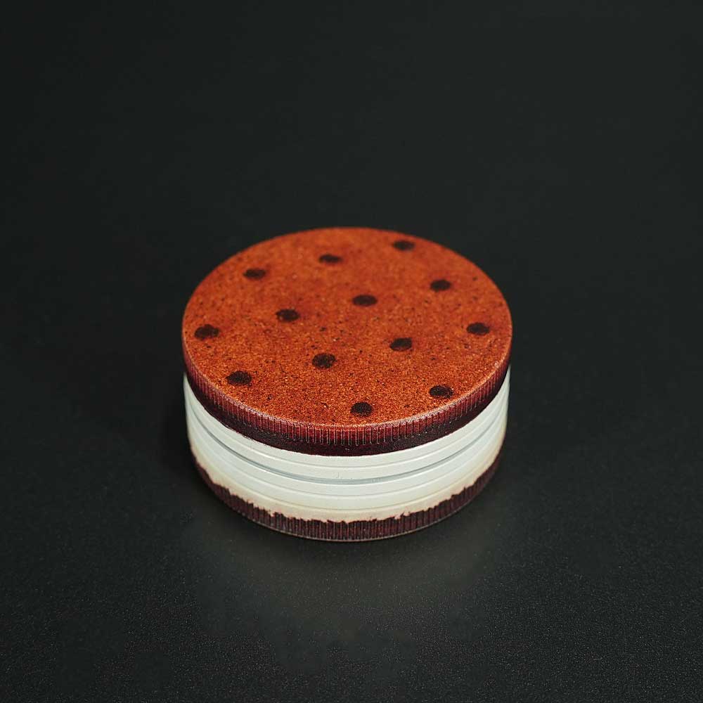 Zweiteiliger Grinder mit stylischem Cookies-Motiv – perfekt für Fans süßer Aromen und hochwertiger Verarbeitung