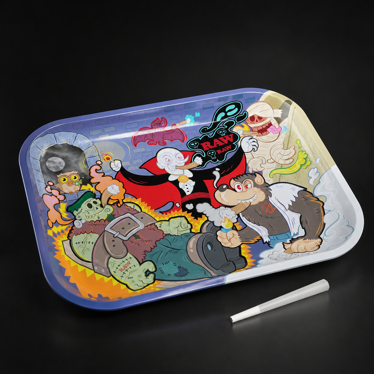 RAW Monster Sesh Rolling Tray Large in Schrägansicht mit Größenvergleich