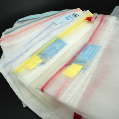 Nahaufnahme aller sieben Graveda Bubble Bags – zeigt die unterschiedlichen Micron-Größen (220, 160, 120, 90, 73, 45, 25 µ) mit farblich codierten Rändern und feinen Nylon-Strukturen