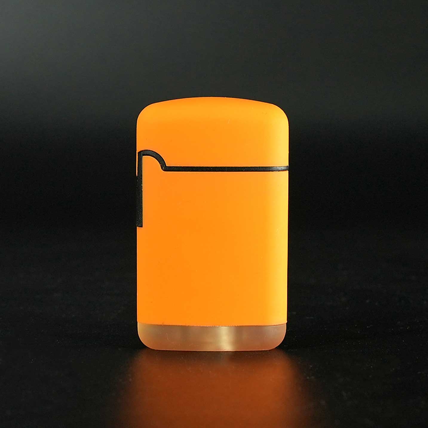 Easy Torch Happy 8 Feuerzeug Orange mit Soft Touch Oberfläche, starke Jet-Flamme, nachfüllbar.