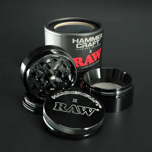 Hammercraft x RAW Grinder Schwarz, 4-teilig mit Pollinator aus robustem Aluminium, Ø 55 mm.
