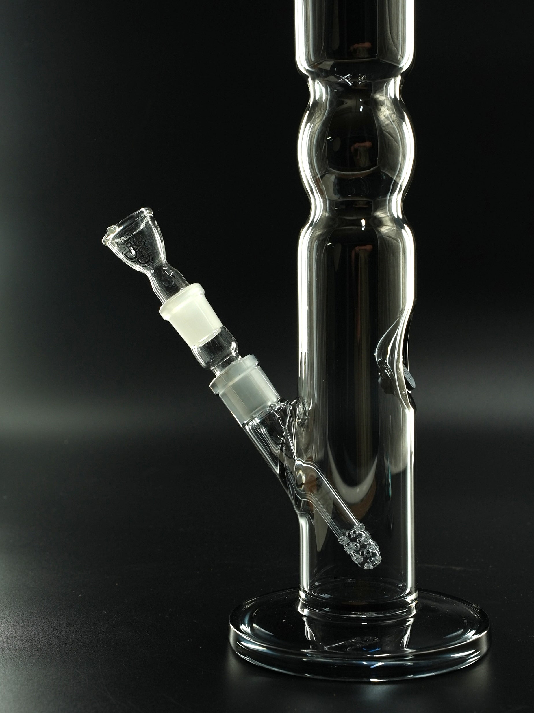 Das 12,5 cm lange Chillum mit Lochdiffusor sorgt bei der High5 Smoke für weiche, gefilterte Züge – ideal für intensiven Genuss