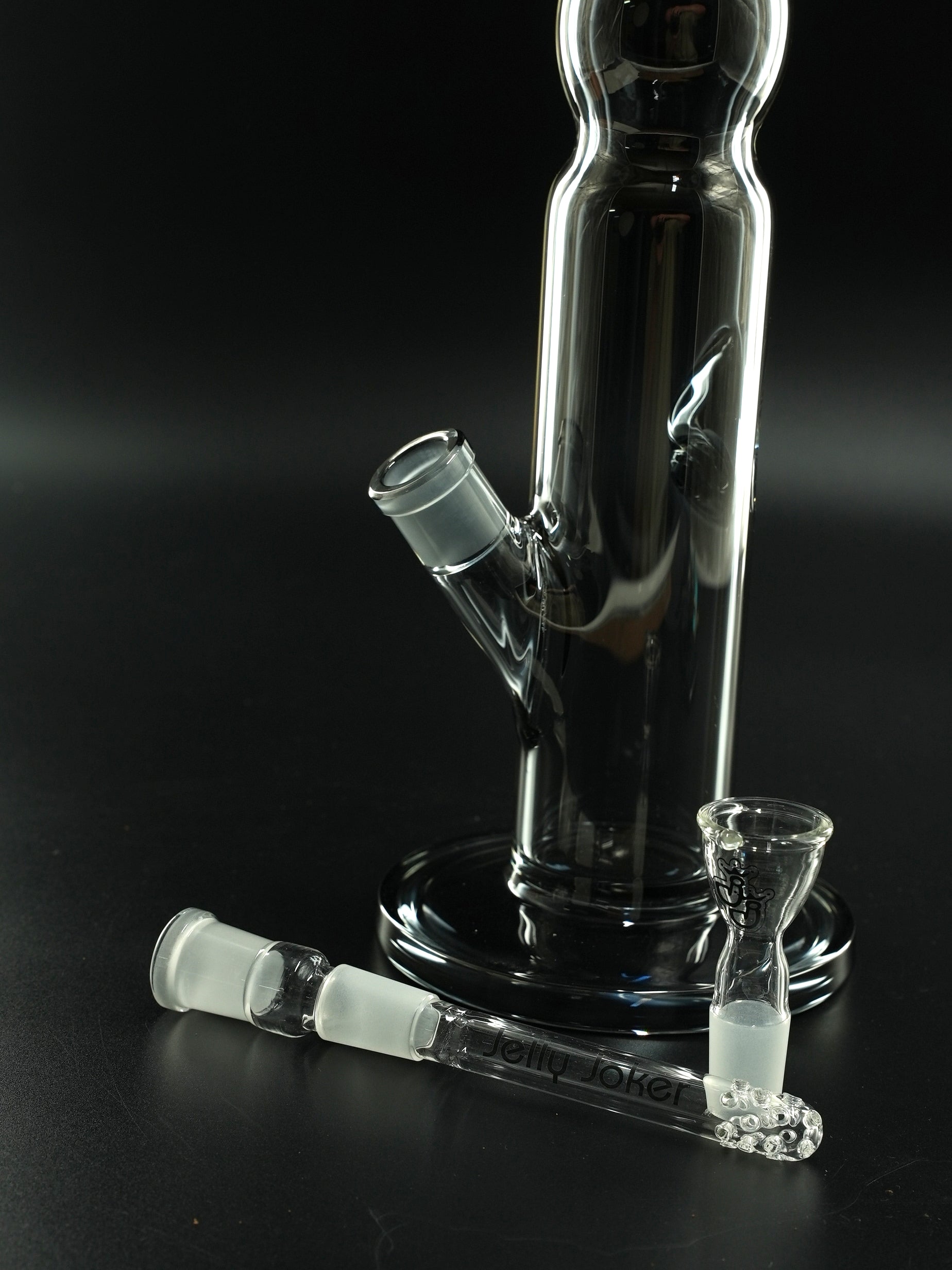 Das 12,5 cm lange Chillum mit Lochdiffusor sorgt bei der High5 Smoke für weiche, gefilterte Züge – ideal für intensiven Genuss.