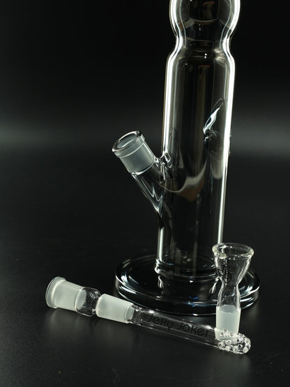 Das 12,5 cm lange Chillum mit Lochdiffusor sorgt bei der High5 Smoke für weiche, gefilterte Züge – ideal für intensiven Genuss.