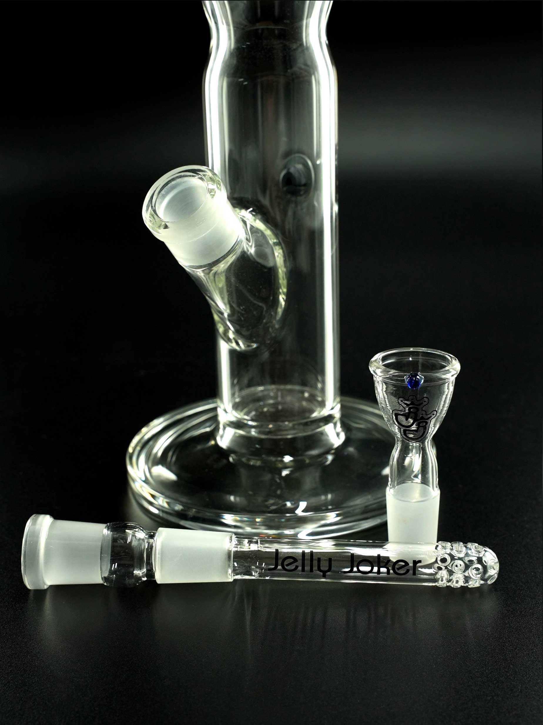 Zum Lieferumfang der Jelly Joker Little B Clear gehören ein 11,5 cm Schlitz-Diffusor-Chillum und ein passender Glaskopf mit 18,8 mm Schliff.