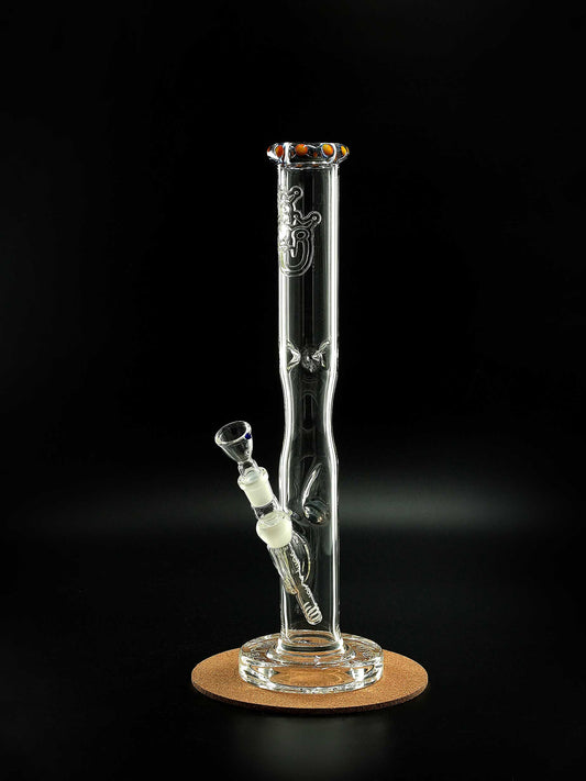 Die Titanit von Jelly Joker ist eine 45 cm große, transparente Bong aus 5 mm dickem Borosilikatglas mit stabilem Panzerfuß