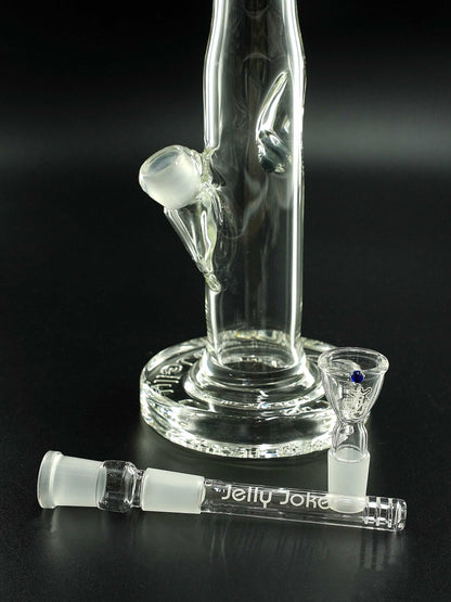 Zum Lieferumfang der Titanit von Jelly Joker gehören ein Glaskopf mit 18,8 mm Schliff und ein 11,5 cm langes Schlitzdiffusor-Chillum – alles sofort einsatzbereit.