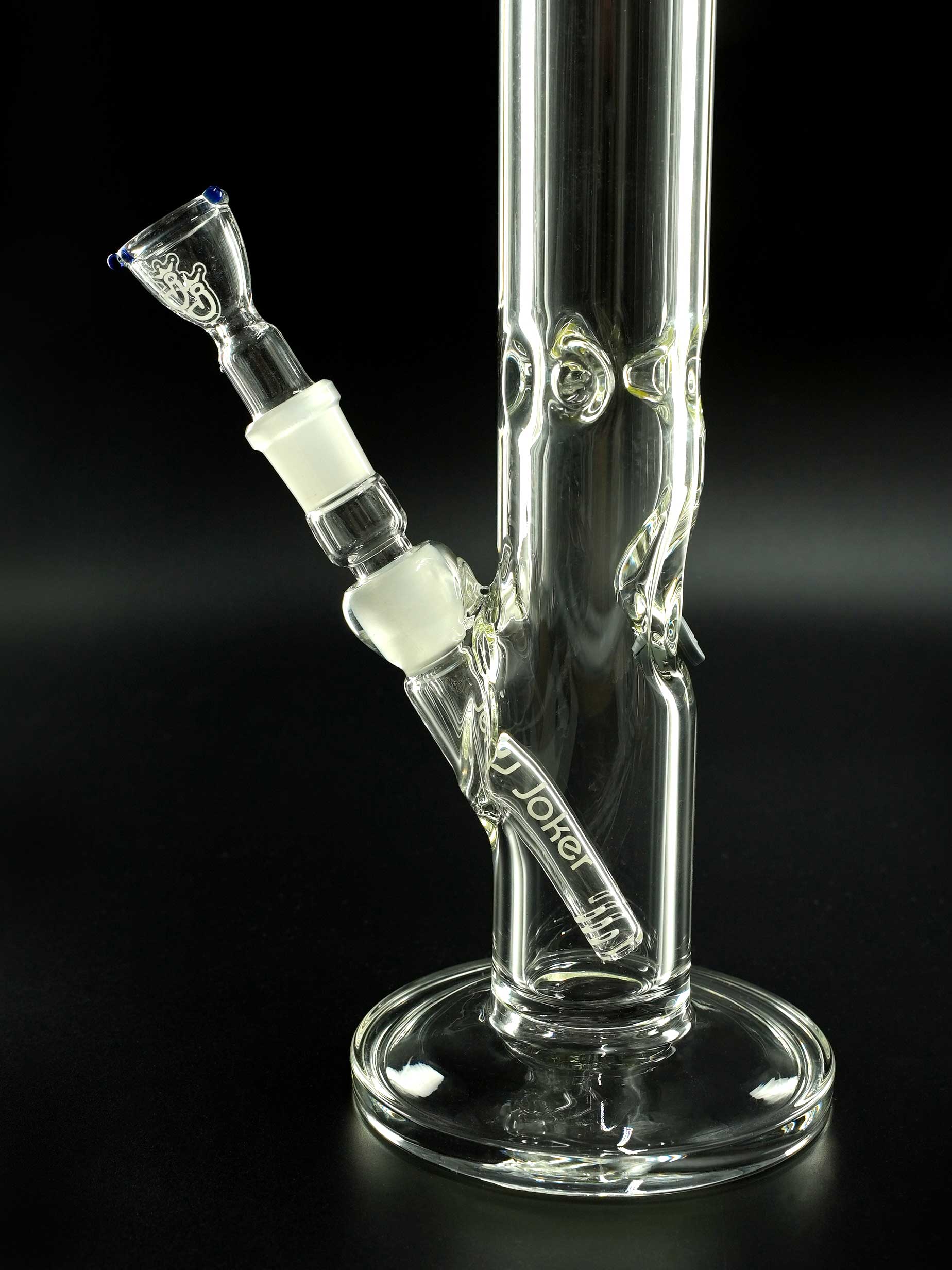 Das mitgelieferte Chillum der Opalith besitzt einen Schlitzdiffusor und einen 18,8 mm Präzisionsschliff für sanften Rauchgenuss.
