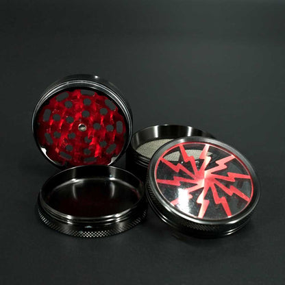Alle Komponenten des Lightning Grinder Red auf einen Blick: Mahlwerk, Sieb, Auffangkammer und Boden nebeneinander angeordnet – zeigt den durchdachten Aufbau des hochwertigen Metallgrinders