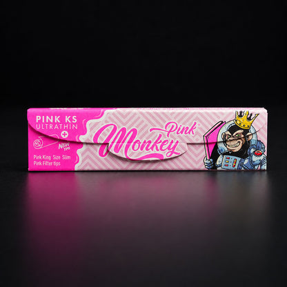 Auffällige King Size Slim Papers in Pink mit süßem Bubblegum-Duft – das Monkey King Smellpack KSS vereint Stil und Geruchserlebnis.