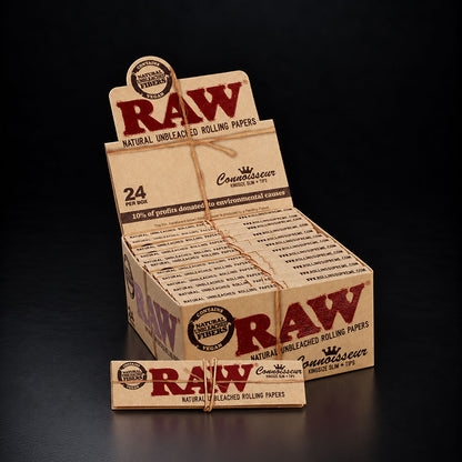 RAW® 'Connoisseur' King Size Slim Display Box geöffnet – naturbelassene Blättchen mit integrierten Tips