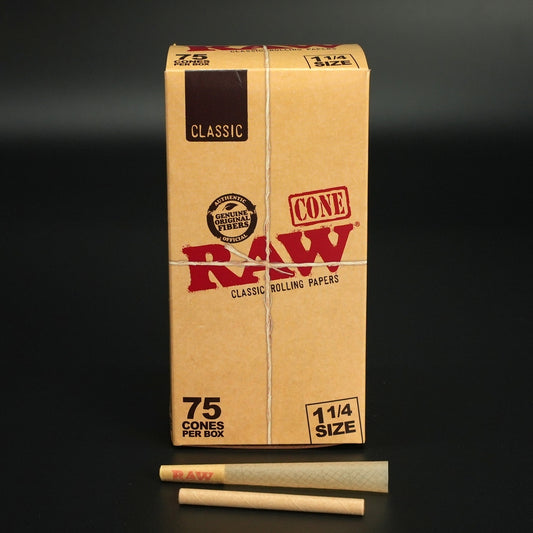 Die RAW Classic Cone 1¼ Vorratsbox enthält 75 perfekt vorgerollte Hülsen für puren Genuss