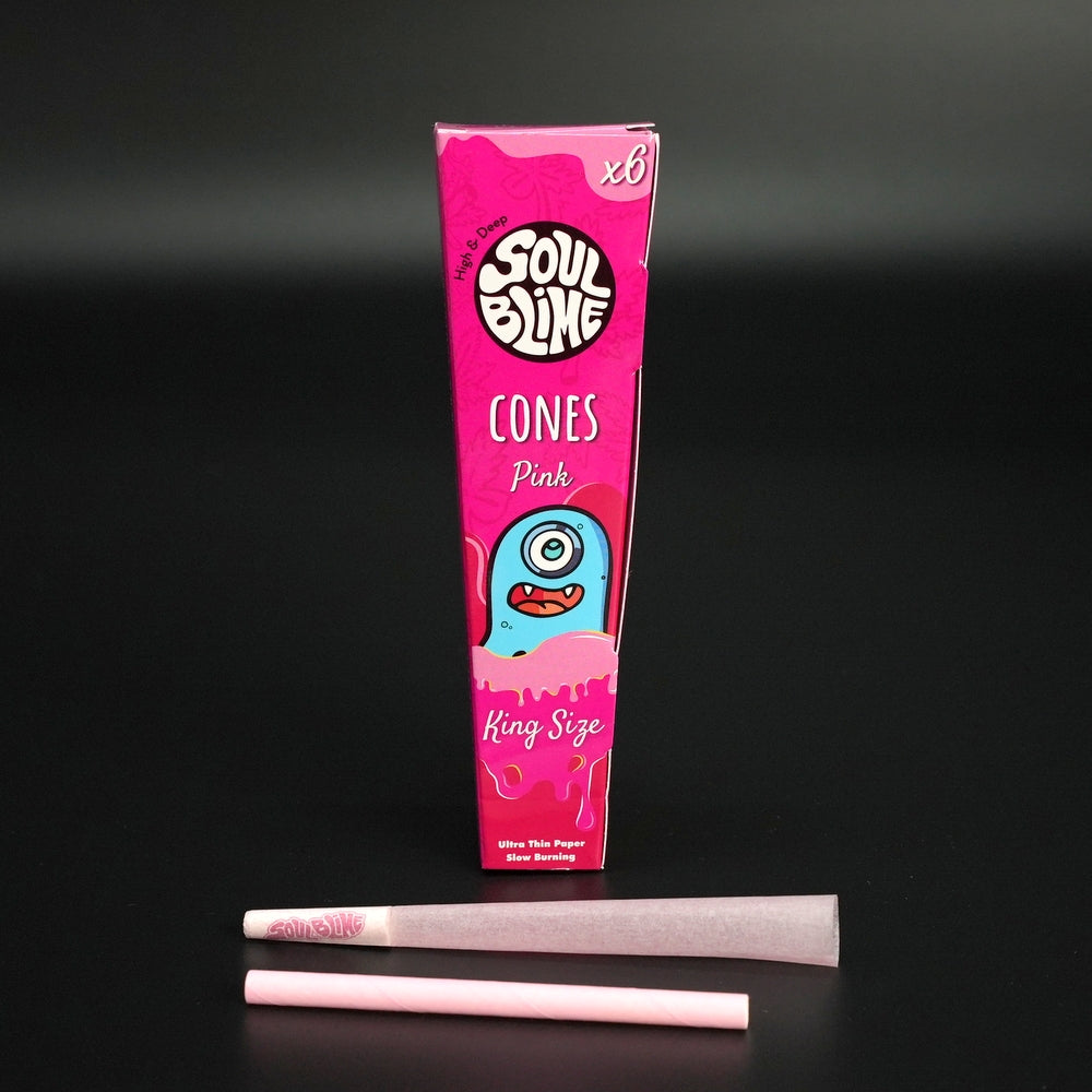 Die pinken SOUL BLIME Cones King Size Slim kombinieren geschmacksneutrales, dünnes Papier mit stylischem Design – ideal zum schnellen Befüllen.