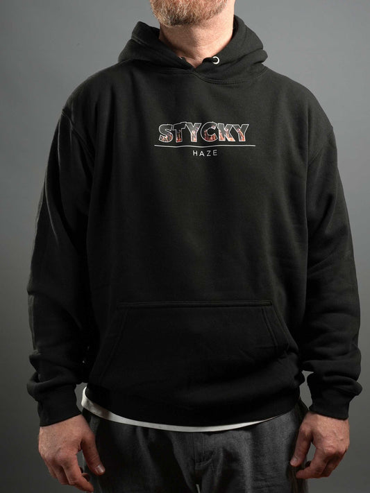 Schwarzer STYCKY Haze Hoodie mit auffälligem Front-Motiv und bequemer Passform