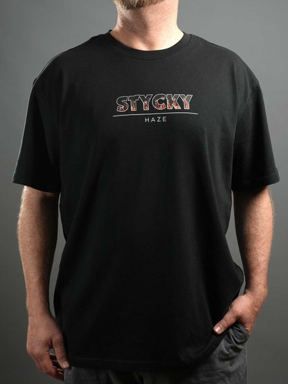 Schwarzes STYCKY Haze T-Shirt mit auffälligem Front-Motiv im leicht oversized Schnitt