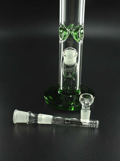 Im Set enthalten: Heisenberg 50-7 Green Bong, Diffusor-Chillum (18.8 > 18.8 mm) und passender Bongkopf – alles dabei für sofortigen Einsatz