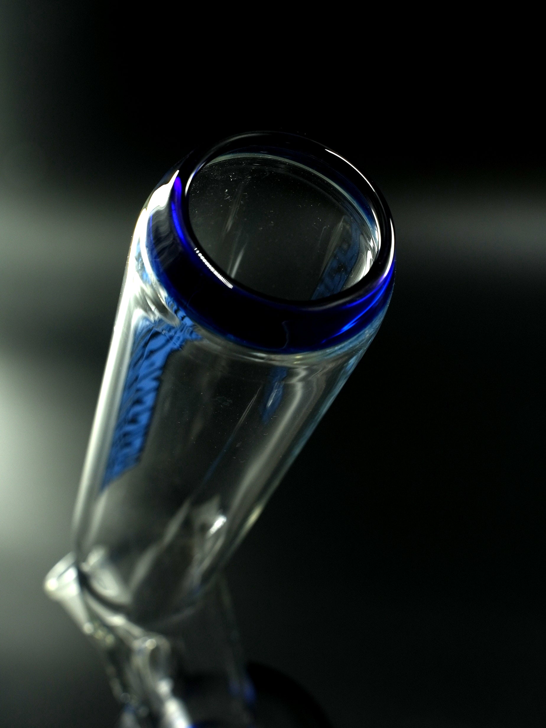 Detailansicht des blau getönten Mundstücks der Heisenberg Slick Rick 3.0 – stylischer Akzent und angenehmer Rauchkomfort in einem