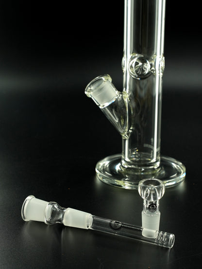 „Im Lieferumfang der Heisenberg Deep Impact Bong 40 cm enthalten: 18.8 mm Schlitzloch-Diffusor-Chillum & passender Purkopf