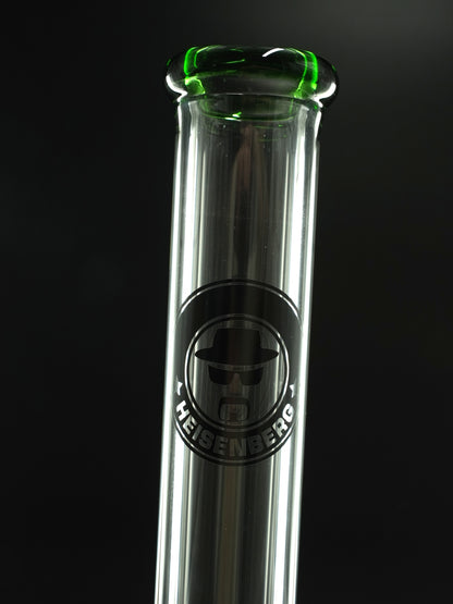 Die Heisenberg 50-7 Green Bong überzeugt mit 50 cm Höhe, 7 mm dickem Glas und klassischem Lift-Off-System – stark, schlicht, funktional.