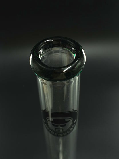 Das rund geschliffene, dunkelgrün getönte Mundstück der Heisenberg 50-7 Darkgreen Bong sorgt für angenehmes Zugverhalten und edle Optik