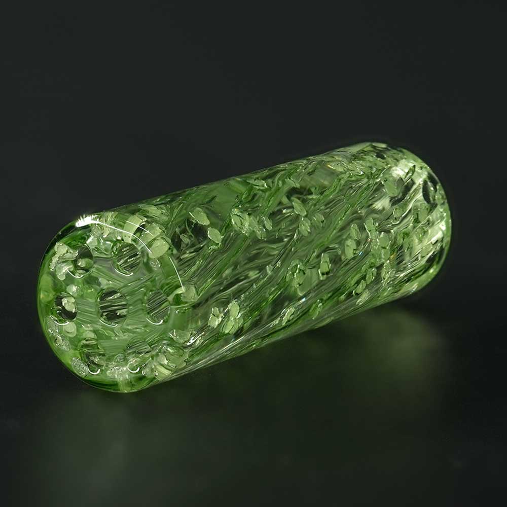 Detailaufnahme STYCKY Glasfilter Glowleaf Ø 10 mm 30 mm mit spiralförmigen Strukturen und Glow-Partikeln im Glasfilter