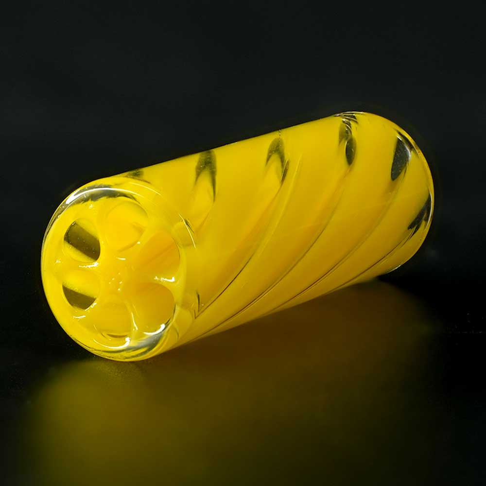 Detailaufnahme STYCKY Glasfilter Helia Ø 10 mm 30 mm mit gelben Spiral-Strukturen im Glasfilter
