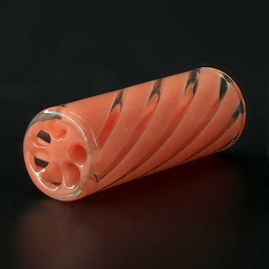 Detailaufnahme STYCKY Glasfilter Salmon Ø 10 mm 30 mm mit lachsfarbenen Spiral-Strukturen im Glasfilter