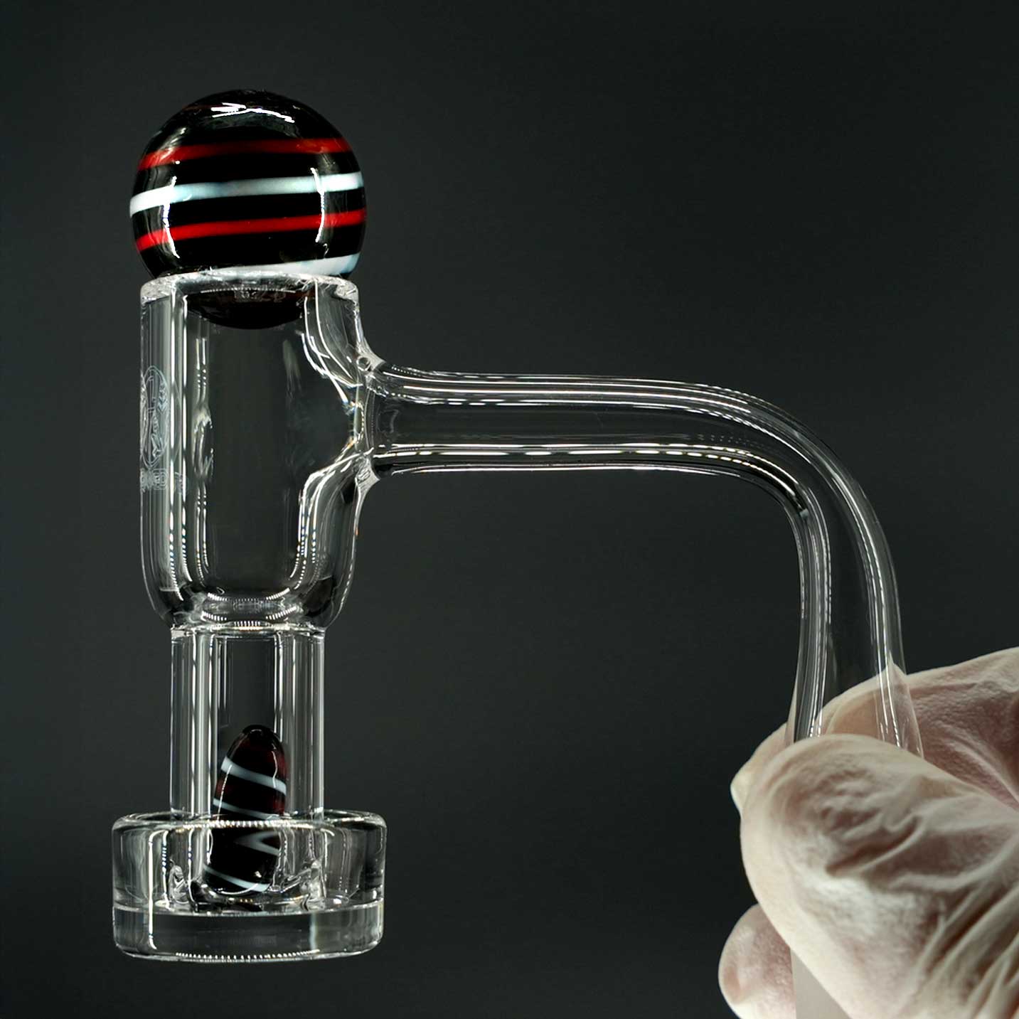 Detailansicht des Terp Slurper Bangers mit eingesetzten Terp Pearls – für perfekte Hitzeverteilung, passend für Ball-Vape und alle 14 mm Female-Rigs