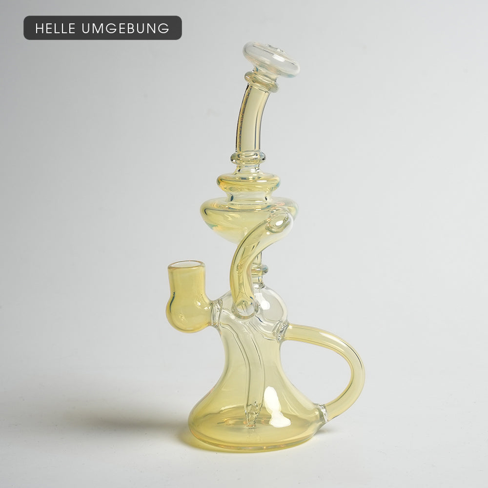 Dab Rig Flux Recycler aus Silver-Fumed-Glas in heller umgebung