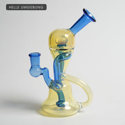 Dab Rig Lotus Recycler aus Silver-Fumed-Glas in heller umgebung