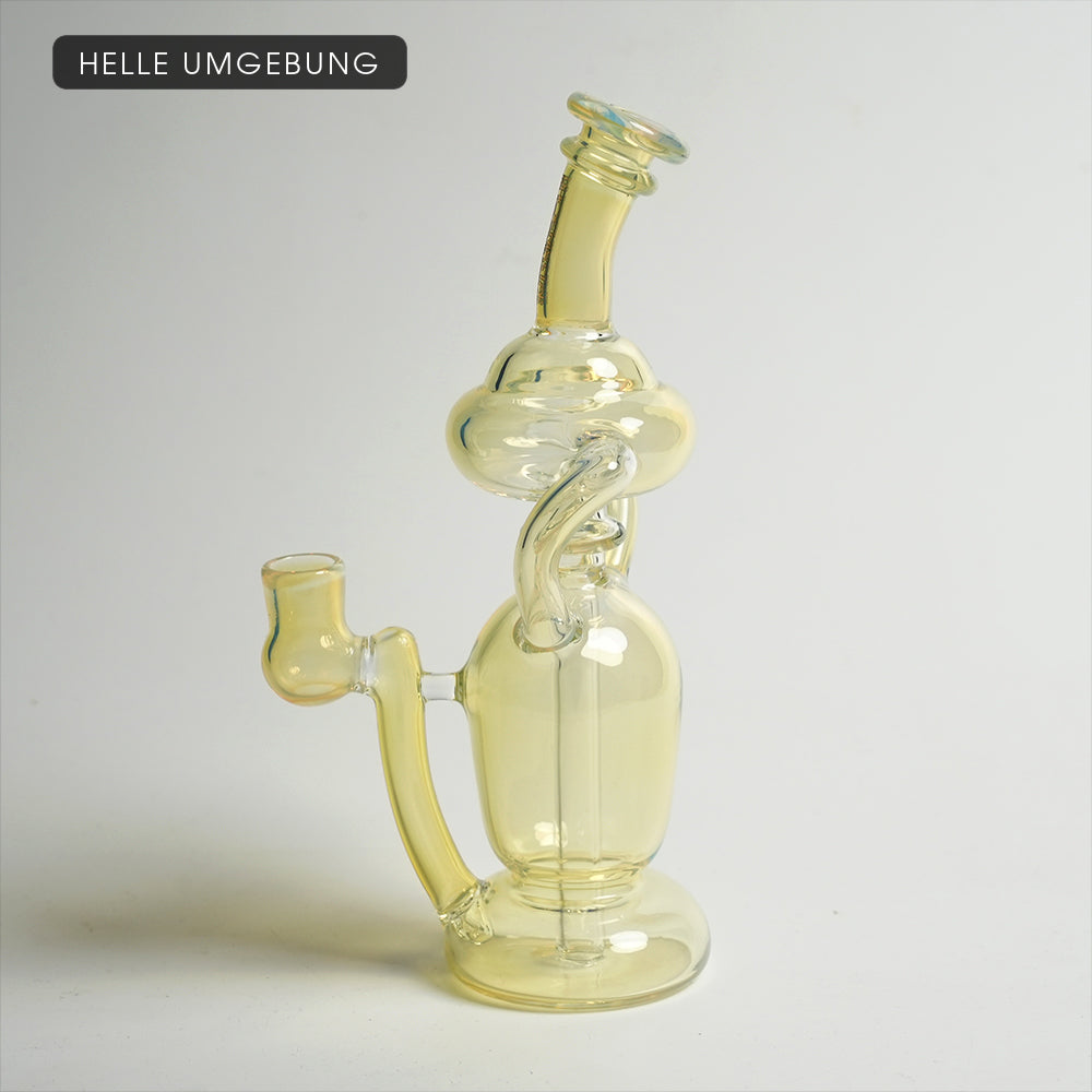 Dab Rig Luma Recycler aus Silver-Fumed-Glas in heller umgebung