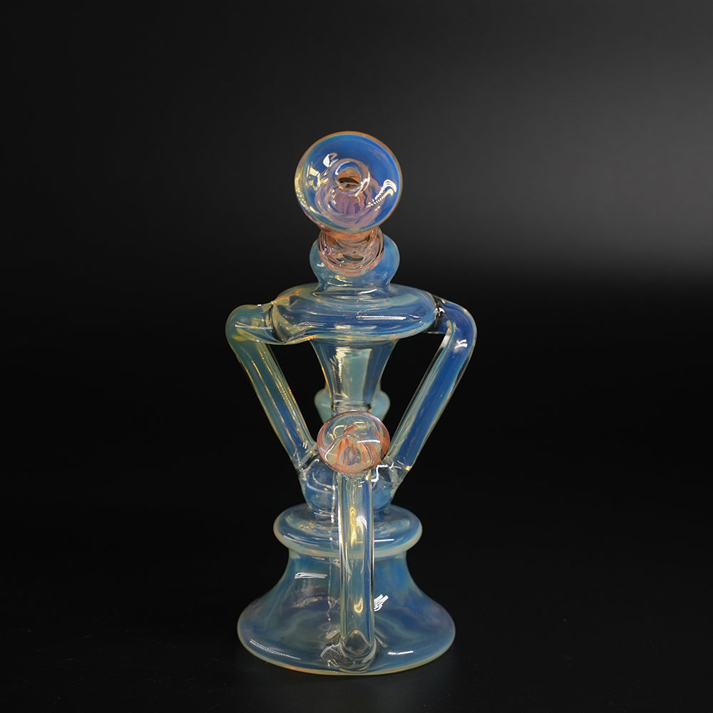 Rückansicht der Nova Orb Dab Rig mit symmetrischen Recycler-Armen