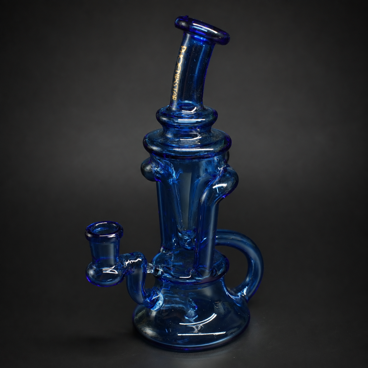Schräge Rückansicht der blauen Velvet Blue Recycler Dab Rig