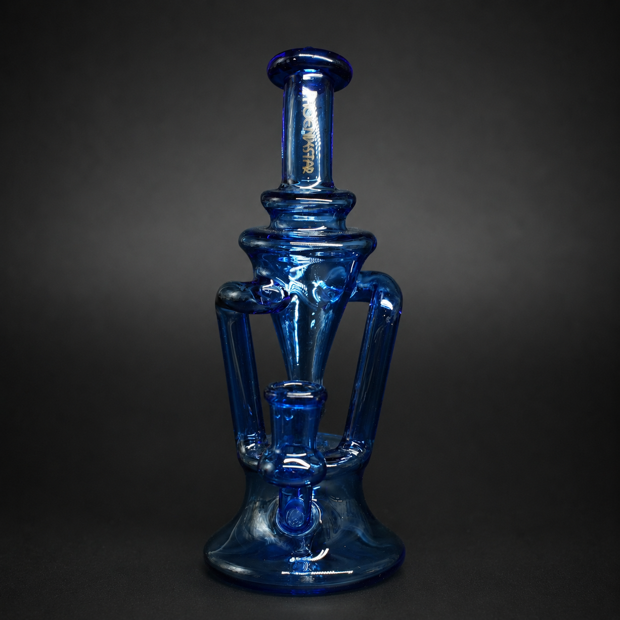 Frontansicht der Dab Rig Velvet Blue mit symmetrischen Recycler-Rohren
