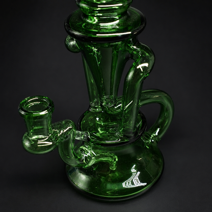 Detailansicht des Recycler-Systems und 14-mm-Anschlusses der Dab Rig Velvet Green