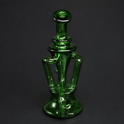 Rückansicht der dunkelgrünen Dab Rig Velvet Green mit symmetrischen Recycler-Rohren
